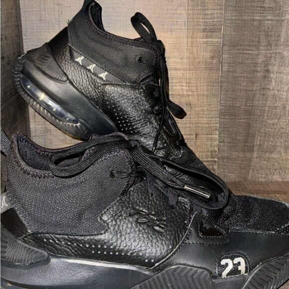 NIKE‎ JORDAN BASKETBALL SHOES- size 7.5 men - Picture 4 of 9